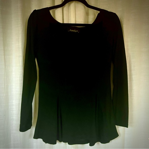 Black Long Sleeve top with flare at waist and Sweethearts neckline - Picture 2 of 5